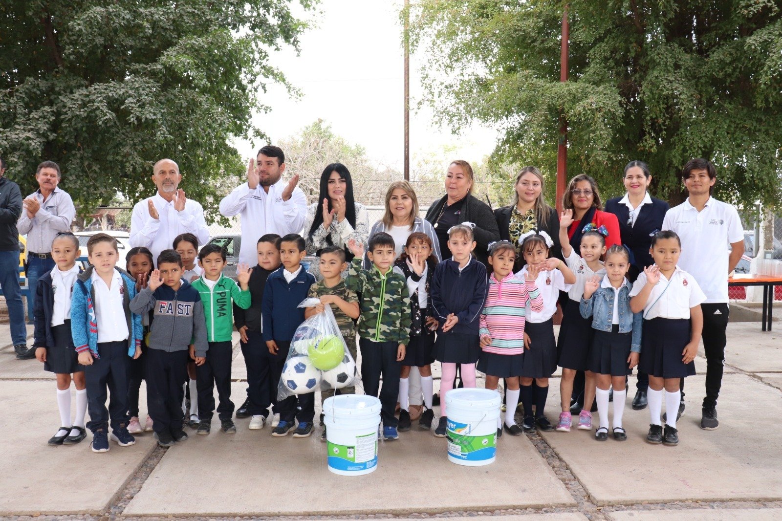 Ana Karen Val Atiende Peticiones En Escuelas De Elota Once R Os